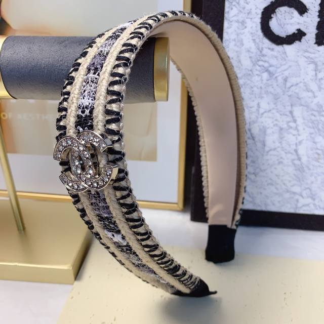 Chanel小香 Chanel发箍 小香风粗尼满钻Logo轻奢时尚风发箍气质百搭小仙女必入单品名媛风十足～宝藏款 闭眼入推荐款 单个