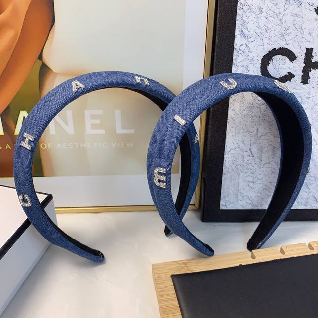 Chanel小香 小香发箍 宽版镶钻字母牛仔发箍欧美时尚风发箍气质百搭小仙女必入单品名媛风十足～宝藏款 闭眼入推荐款 单个