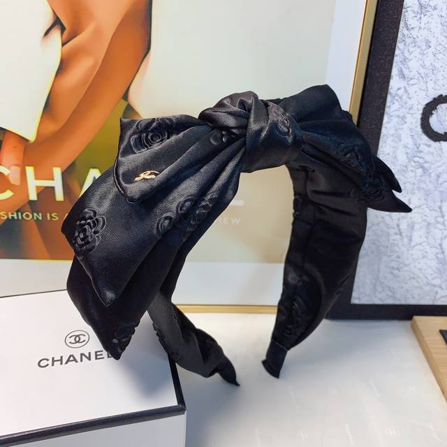 Chanel小香 Chanel发箍 三层蝴蝶结压纹Logo轻奢时尚风发箍气质百搭小仙女必入单品名媛风十足～宝藏款 闭眼入推荐款 单个