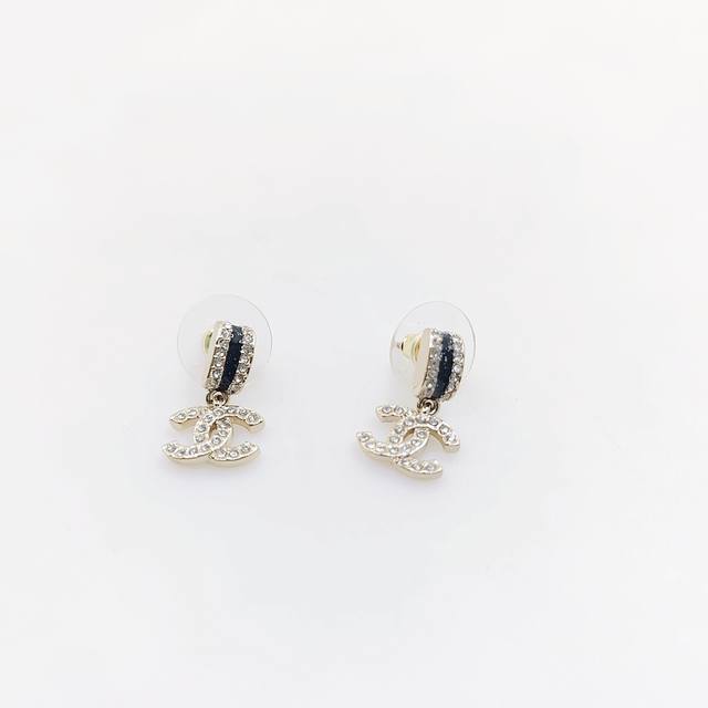 Chanel 最新款浅金黑色画油Cc耳环 一致Z批黄铜材质