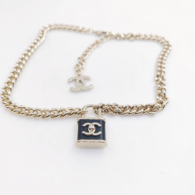 Chanel 最新款浅金黑色锁项链 一致Z批黄铜材质