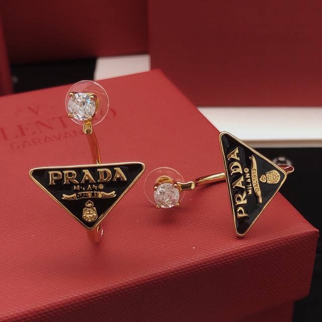 编号Ped0018 Prad*最新款三角形耳勾黑色滴油 一致Zp黄铜材质