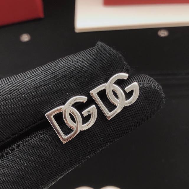 编号Dged0015 Dg*最新款光面耳钉 一致Zp黄铜材质