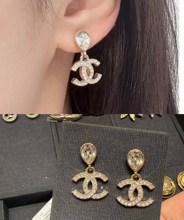 香奈儿25B双C耳钉 本季必入爆款25B新款耳钉火到炸裂，美到窒息，不买真心对不起自己气质耳钉