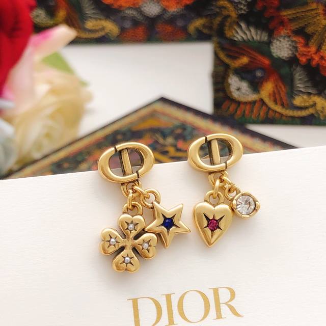 编号Ded0295 Dio*最新款猪鼻子星星爱心耳钉 一致Zp黄铜材质