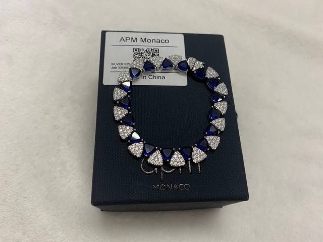 Apm Monaco白色与蓝色三角手链时尚炫酷设计感生日礼物。