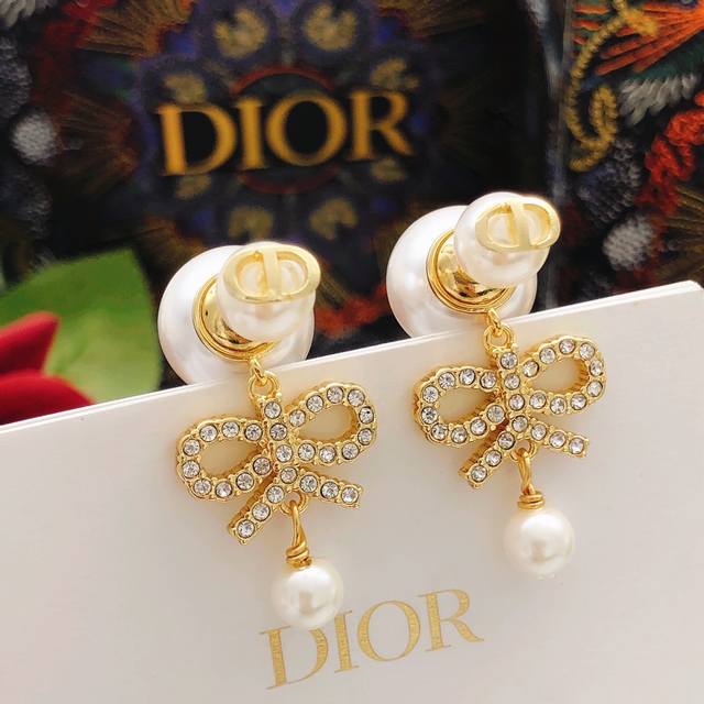 编号Ded0210 Dio*最新款蝴蝶结耳钉 一致Zp黄铜材质