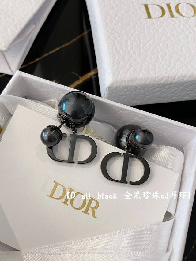 编号Ded0184 D！Or All Back全黑珍珠Cd耳环 All Black 全黑配色！非常酷！ 定制原版珠子，光泽度柔和刚刚好 全部熏黑厚实五金，非常有