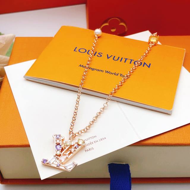 编号Lxl0271 Lv*最新款玫瑰金色彩钻项链 一致Zp黄铜材质