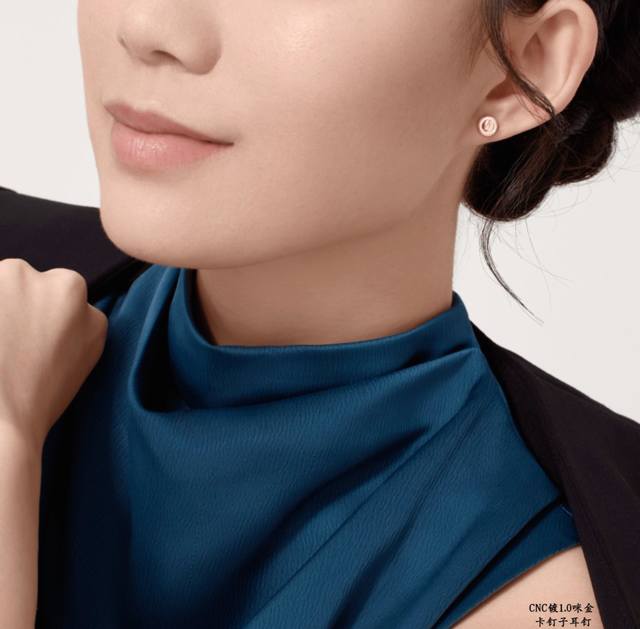 V金材质 卡地亚钉子耳钉 满足你的钉子梦专柜价29770 卡地亚中国线独家首发主推爆款 好精致的说妹子的福利啊~