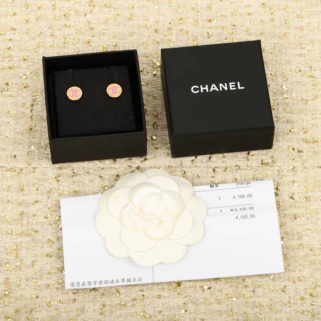 210388 我们出品 Z4100，遇到绝对不能错过 香24P小金豆耳钉 “流行稍纵即逝，风格永存”这就是Vintage的魅力！可遇而不可求这句话用在Ch Ne