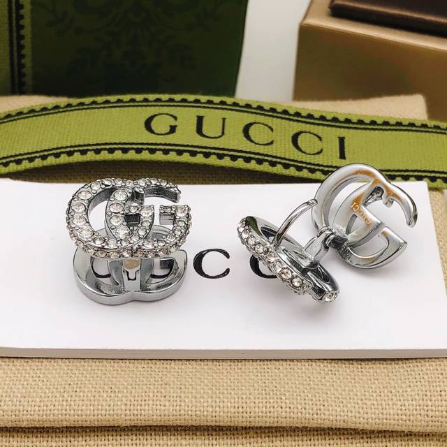 编号Ged0230 Gucc*最新款前后双G银色镶钻耳钉 一致Zp黄铜材质