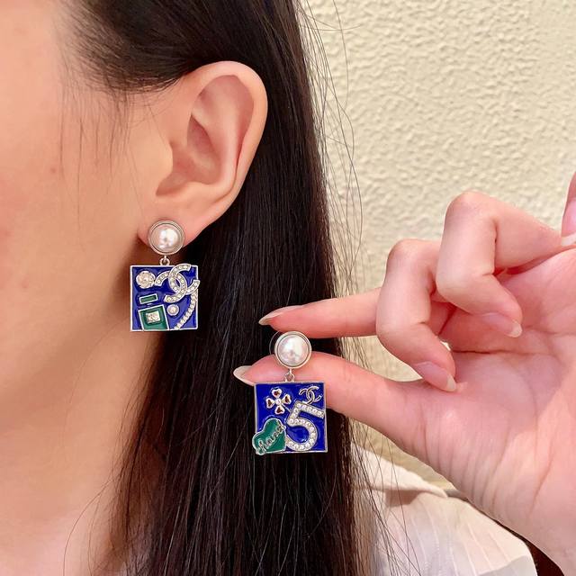香奈儿不对称双C耳环