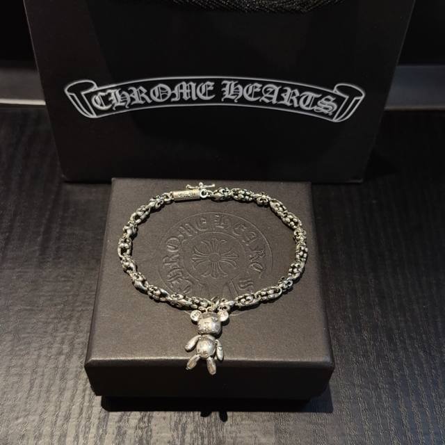 新款 专柜品质 Chrome Hearts克罗心经典童军花手链 ，凹凸造型不同的花纹设计风格呈现出与众不同 十字架童军花是克罗心的标志 所以更经久不衰 正品打版
