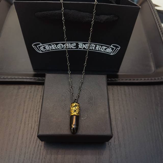 新款 专柜品质 Chrome Hearts克罗心项链 凹凸造型不同的花纹设计风格 呈现出与众不同 十字架 童军花是克罗心的志 所以更经久不衰 正品打版Chrom