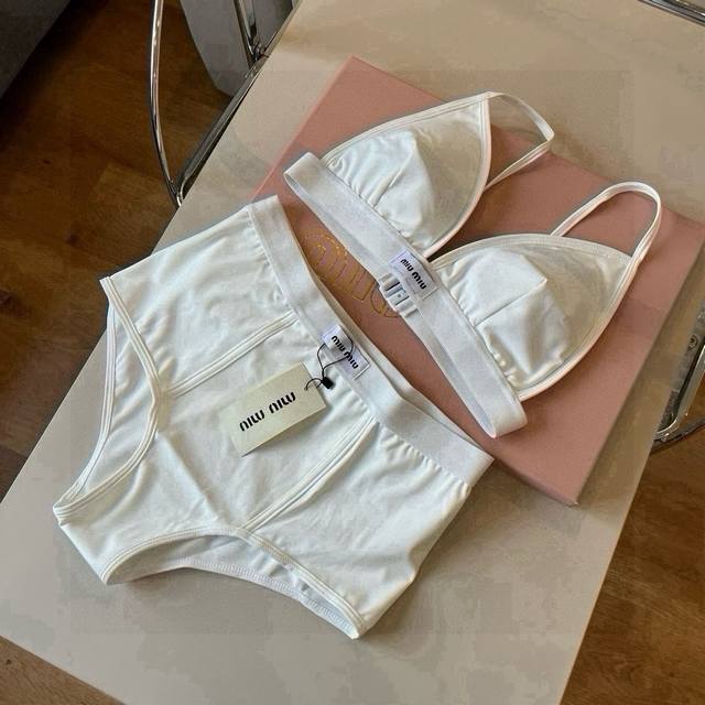 Miumiu缪缪分体套装新款分体泳衣适合多种场景的游泳衣♀海边 游泳池 温泉 水上乐园 漂流都可以内搭也完全可以 连体设计遮肉显高挑 腹部有点肉肉也不影响咱美美