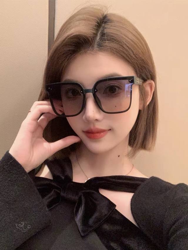 Dio*新款太阳镜 时尚轻奢墨镜女高级感方边框方框