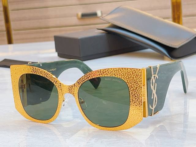 Saint Lauren* 圣罗*兰新款太阳镜，Model：Sl M242，Size：54口22-145