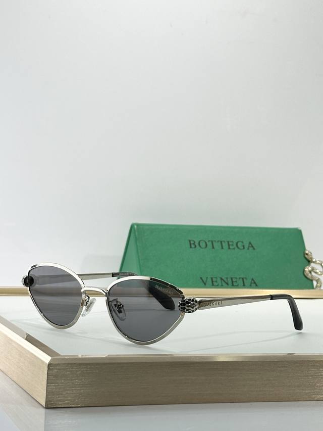 Bottega Venet* Model：Bv 50086 Size：55口19-140 M
