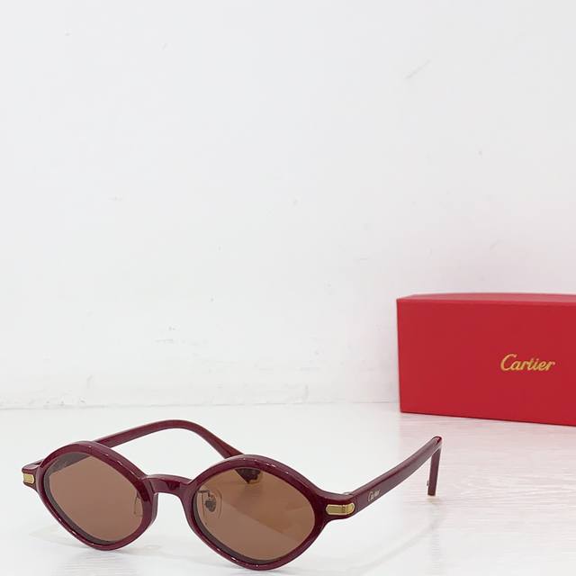 卡地亚 premièRe系列 Mod：Ct0540S Size：48口21-145 This pair Of Sunglasses From The Famou