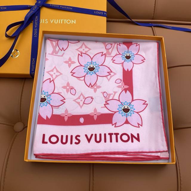 Lv 25S专店新款真丝方巾 原版18姆米斜纹真丝 双面丝印套色饱满！ 百分百100%桑蚕丝 手工卷边！ Size 90X90Cm！
