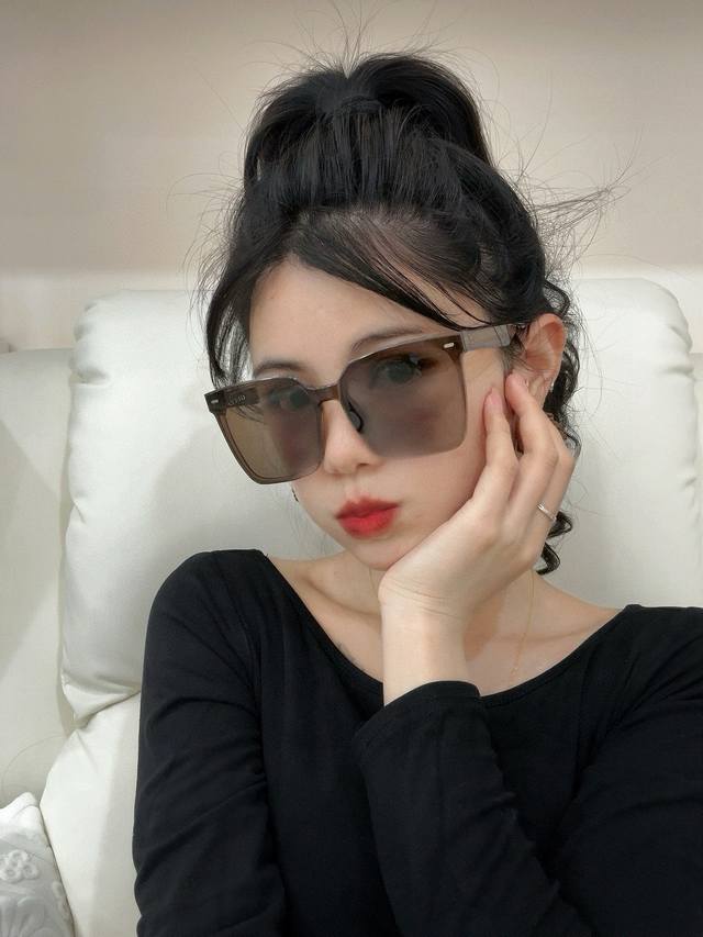 Gucci-尼龙偏光连体太阳镜 2025开春新款 潮流爆款 时尚方框偏光太阳镜 高品质 佩戴舒适 网红潮款墨镜 女士高清尼龙偏光太阳镜 高品质Tr镜框 型号：G