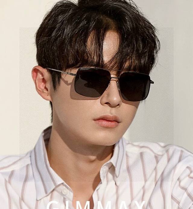 Gucci 男款炫彩飞行员偏光太阳镜 材质：高清尼龙加厚卡槽高清偏光镜片 无边框镜架颜型号：G0702