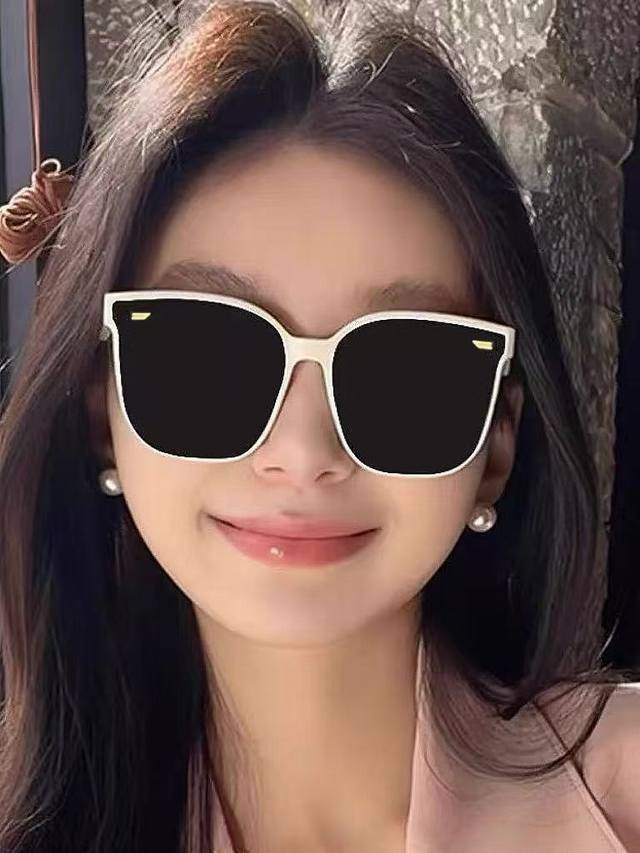 Dior方框太阳镜 完美品质 独特设计 适合各种脸型 亮相时装周 超时尚百搭 实物精致 情侣款 男女均可佩戴 型号：Cd7518