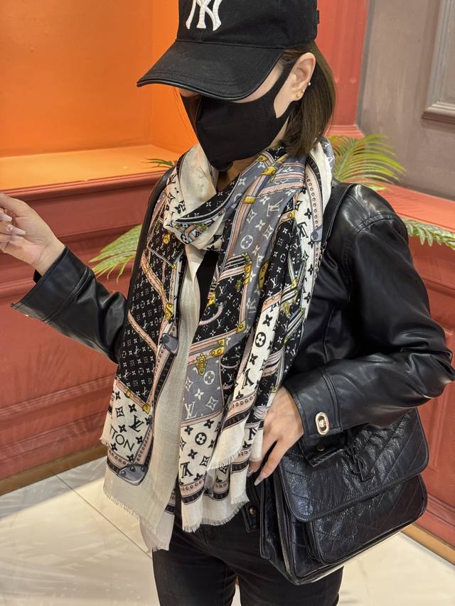 上新 Lv 旅行包款～ 新款羊绒专柜同步这个Size不大不小特别好搭配，品质超级好拿到手就会懂的高端品质，高端细节所见即所得重磅巨献Vip客户必入推荐100%顶