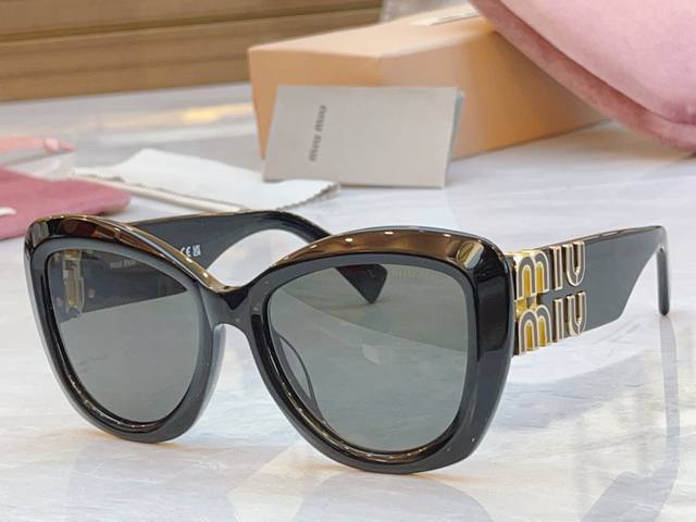 Miumi* 缪*缪新款太阳镜，Mod:Smu 083Z，Size:52口19-135