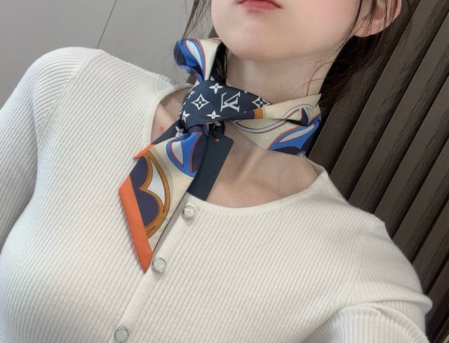 Lv驴家100%真丝 18姆米重磅斜纹材质， 长条丝巾Twilly束发带 黑白四叶花 120X5Cm 一条神奇的束发带 绑包包，绑头发 ♀当手环 ♀无论是搭配夏