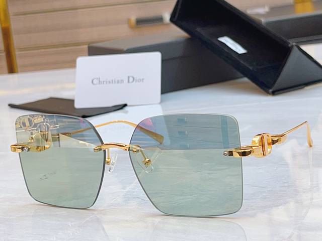 Dio* 迪*奥新款太阳镜， Model：Dior S3U，Size：52口15-133