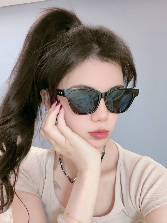 新品Chanel 香奈儿太阳镜以独特魅力和前卫风格诠释春夏最新眼镜，质感超好佩带舒适 型号：Ch6982