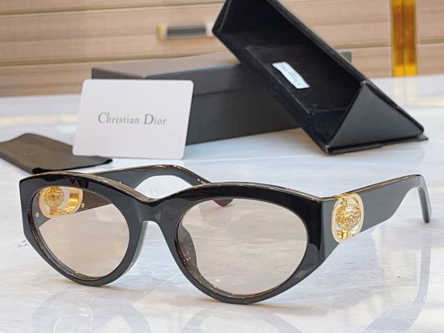 Dio* 迪*奥新款太阳镜， Model：30Montaigne B7F，Size：56口20-135
