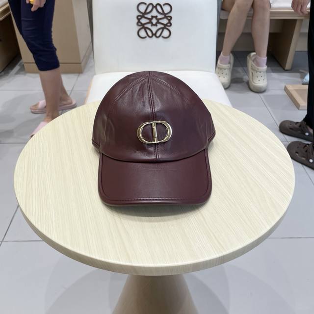 迪奥Dior秋冬新款韩版纯色绵羊皮棒球帽男女高端时尚简约百搭显脸小鸭舌帽