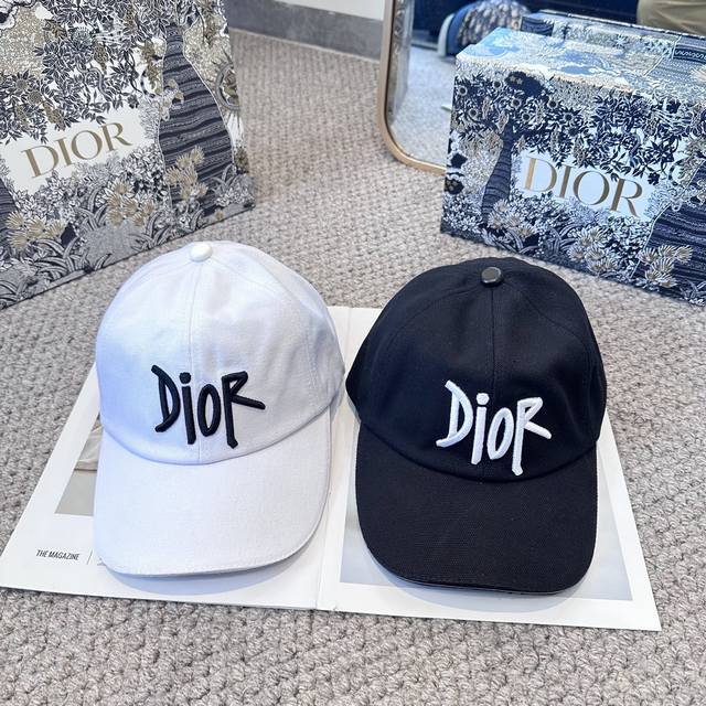 Dior迪奥 官网同步新款发布 D家棒球帽超级火爆