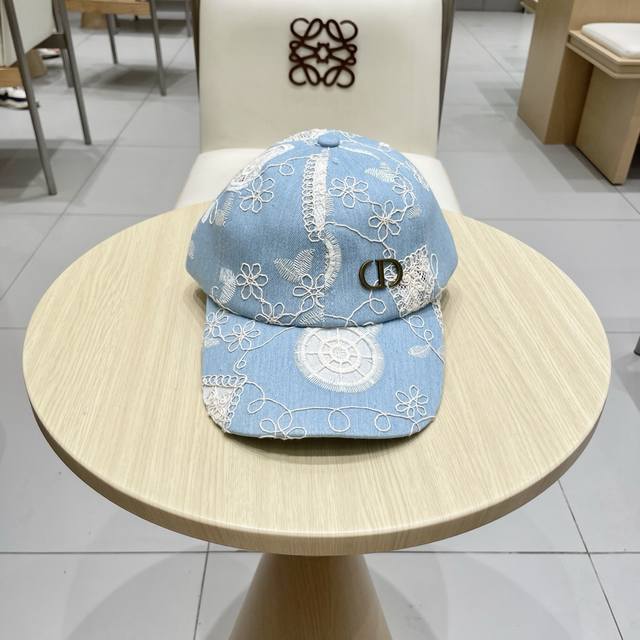 Dior 迪奥 新款刺绣牛仔棒球帽，纯棉内里，轻盈透气！质量超赞，基础头围56，可调节。三色