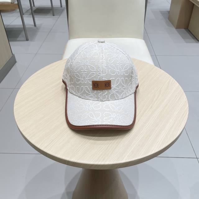 罗意威Loewe罗意威Loewe～新款棒球帽，简约刺绣经典Logo，质感超级赞，精致大牌范，女神必备神器，情侣款