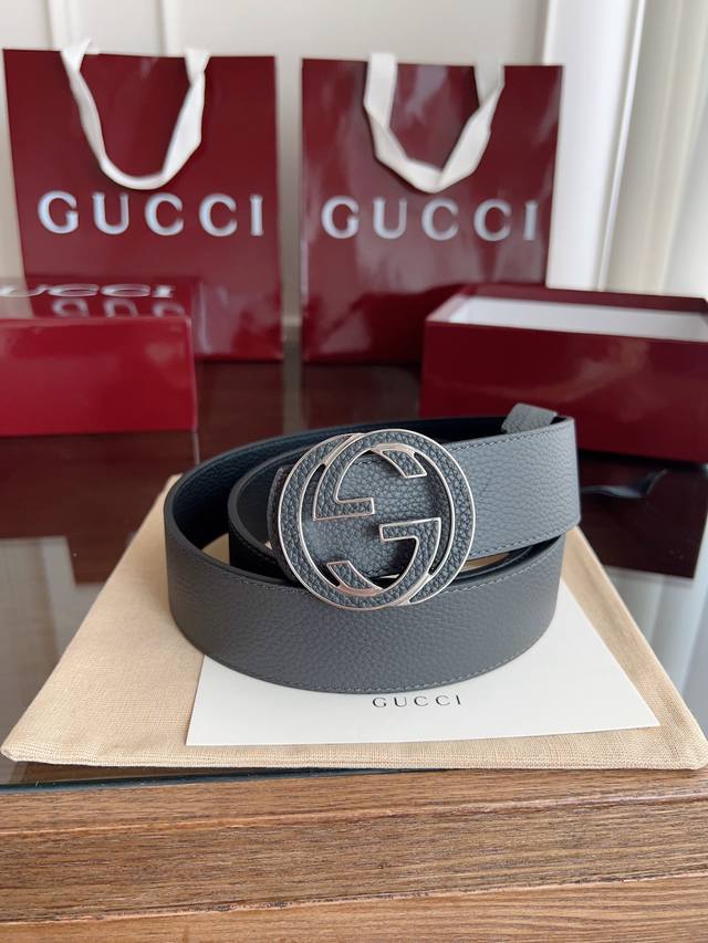 绝美Gucci 双G扣男士新款腰帶 專櫃同步 寬4厘米 雙面進口荔枝紋雙面雙色可用 精緻真空電鍍雙G鋼扣 時尚百搭款