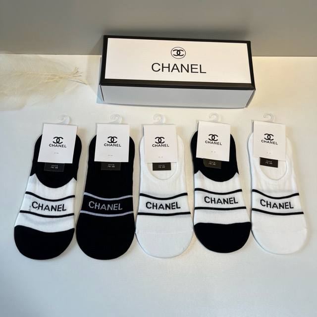 Chanel香奈儿 新款早秋船袜，款式经典，时尚高级！大牌出街，潮人必备，颜色百搭 一盒5双