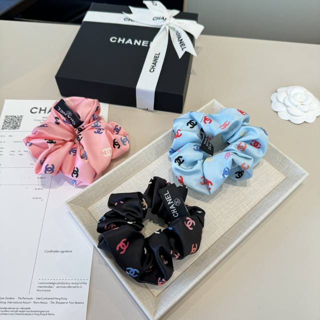 Chanel香奈儿发圈，绸缎面料，蓝 粉 黑