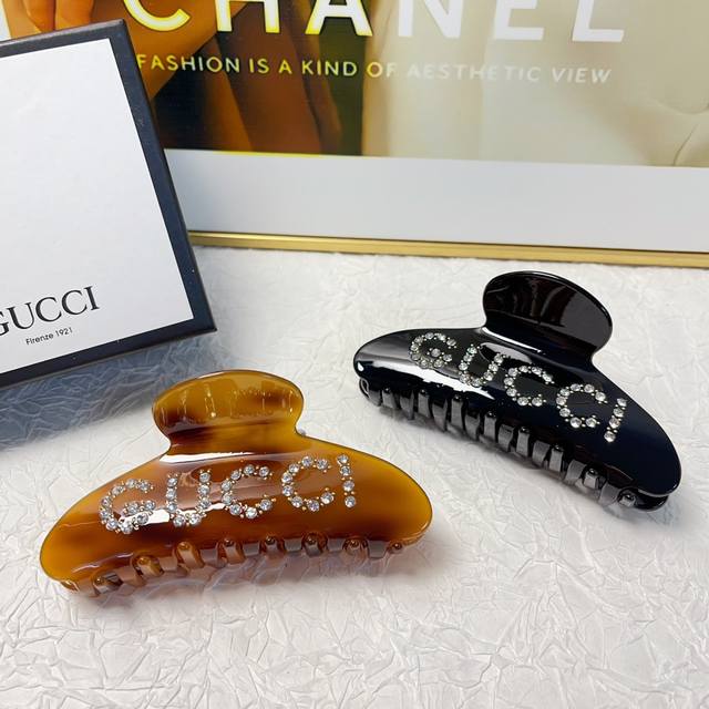 Gucci古驰 Gucci抓夹 爆款亚克力镶钻Logo抓夹 气质百搭 日常精致小单品 小仙女必入单品 宝藏款 闭眼入推荐款 单个