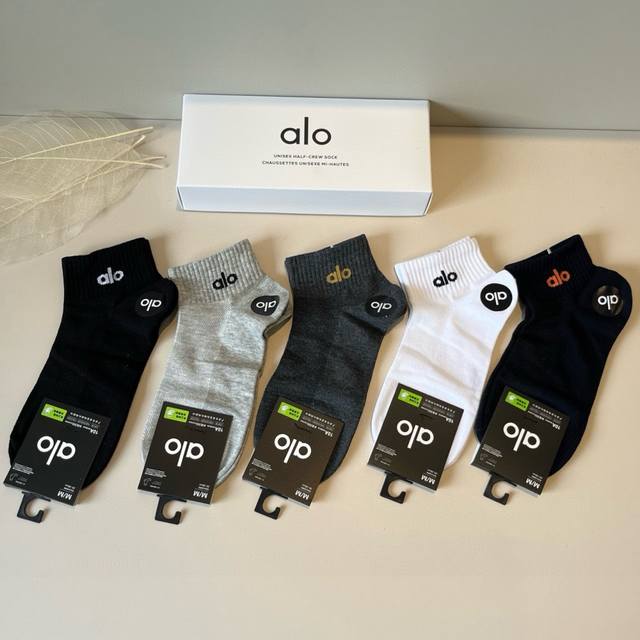Alo 新款早秋中款袜，款式经典，时尚高级！大牌出街，潮人必备，颜色百搭 一盒5双