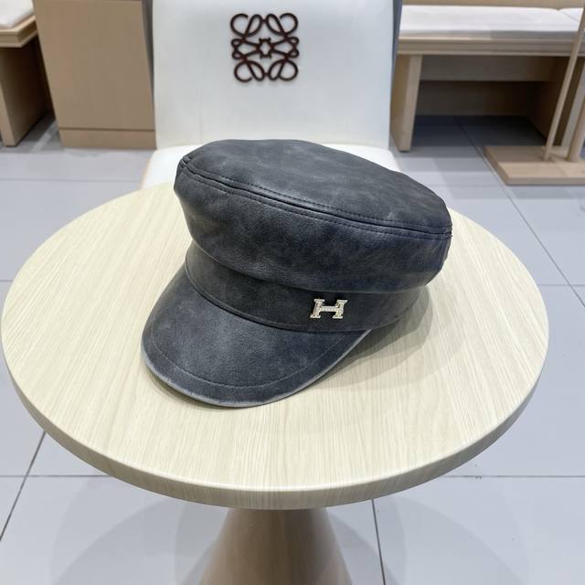 爱马仕 Hermes皮质鸭舌八角帽女春秋文艺百搭画家海军帽子显脸小皮帽