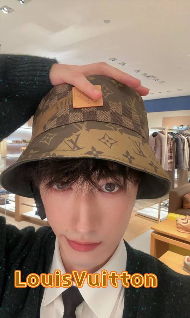 Lv爆款官网双面渔夫帽，帽子可以双面戴，买一个顶两个，小红书网红爆款，男女同款