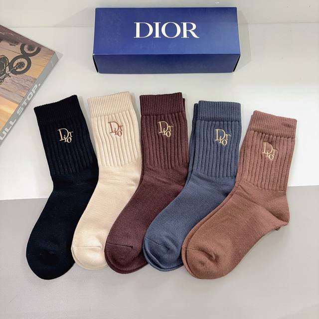 配包装 一盒5双 Dior 迪奥 新款经典Logo刺绣羊绒长筒袜子！专柜同步袜子，大牌出街，潮人必备超好搭
