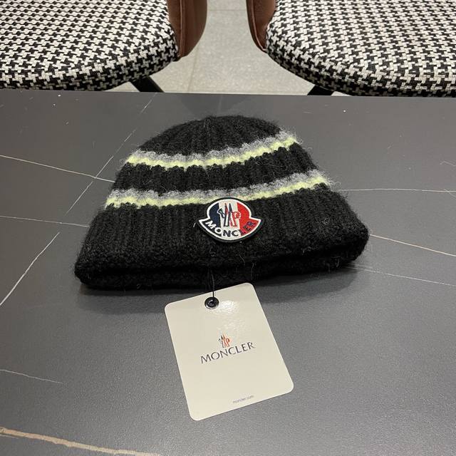Moncler蒙口针织毛线帽，好品质高端大气，超火爆质感很赞，出街超好搭配！时尚潮流！冬天必备单品，男女同款快快入手哦！