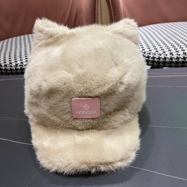 蒙囗Moncler 小可爱经典款，百分之70羊毛，男女同款，加厚更保暖，时尚流行质感一流，秋冬保暖最佳名品，赶紧订购哦，跑量款