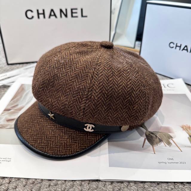 Chanel 香奈儿 新款铆钉五角星八角帽 ，高版本原单品质 简约经典Logo，质感超级赞，精致大牌范，女神必备神器