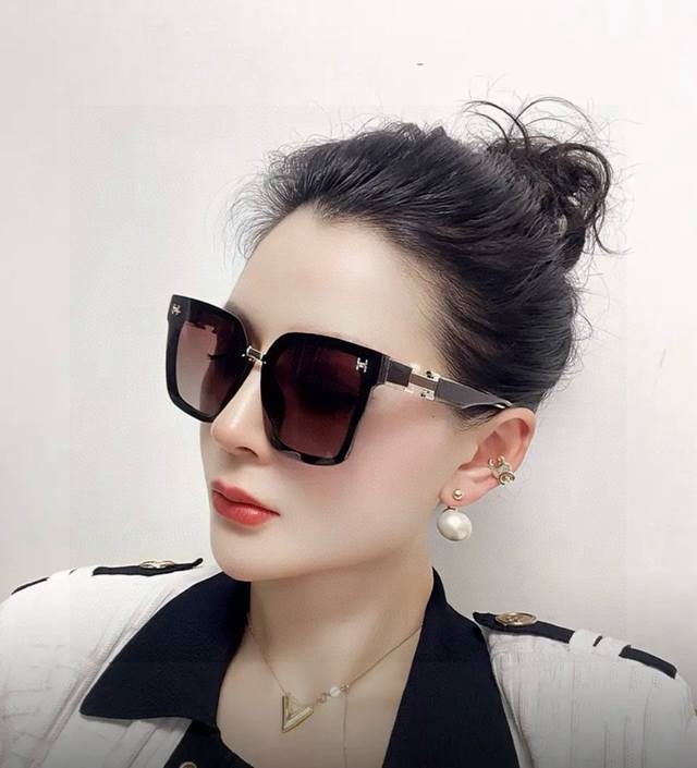 2025新款 爱马仕女士偏光太阳镜 宝丽来高清镜片高品质Tr-90镜框 时尚百搭！ 型号：H4550